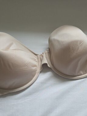 Victoria's Secret Beige Strapless T-Shirt Bra